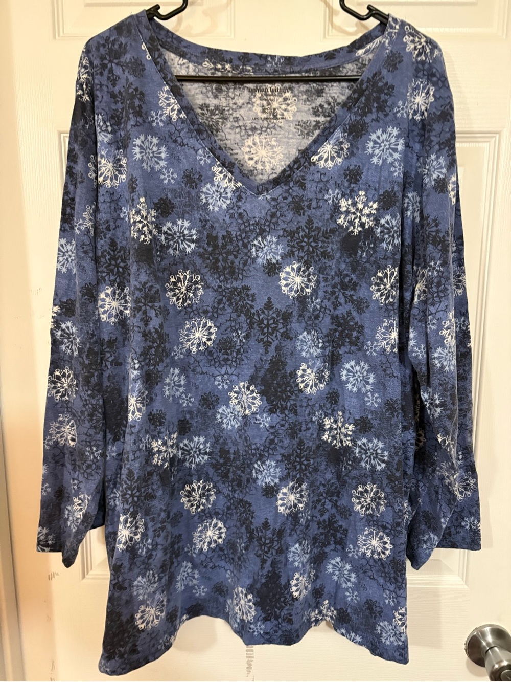 Woman Within 3x 30/32 winter tee shirt v-neck LS shades of blue with blue/white